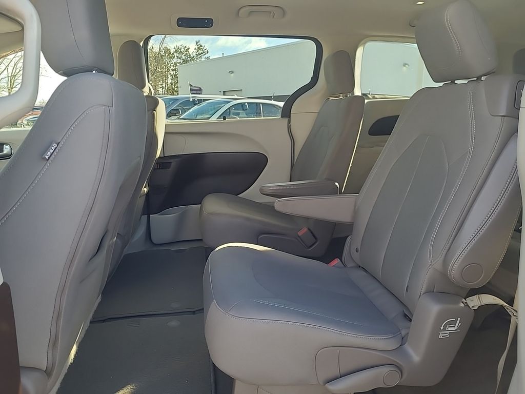 used 2018 Chrysler Pacifica car, priced at $13,546