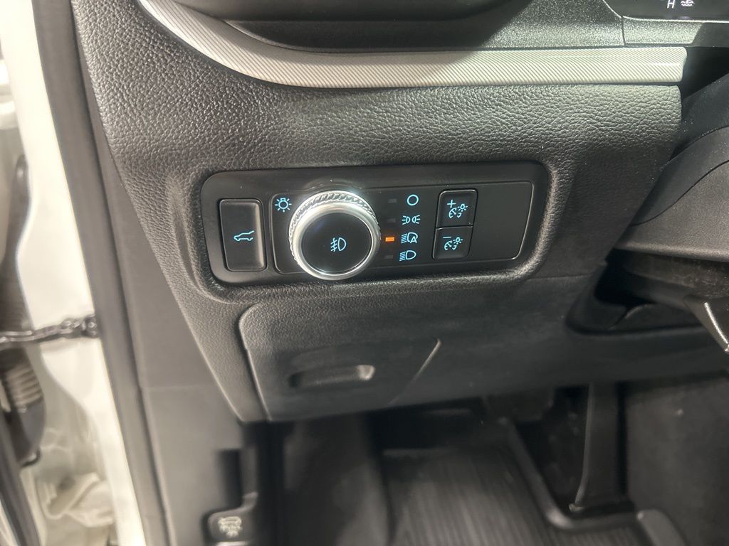 used 2022 Ford Explorer car, priced at $31,056