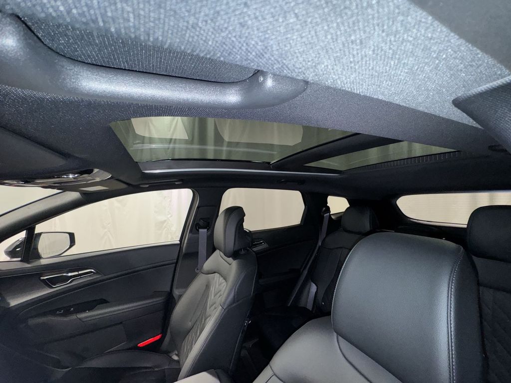 new 2025 Kia Sportage Plug-In Hybrid car, priced at $45,761