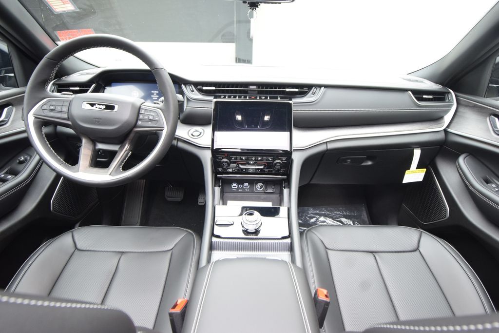 new 2025 Jeep Grand Cherokee L car, priced at $50,985