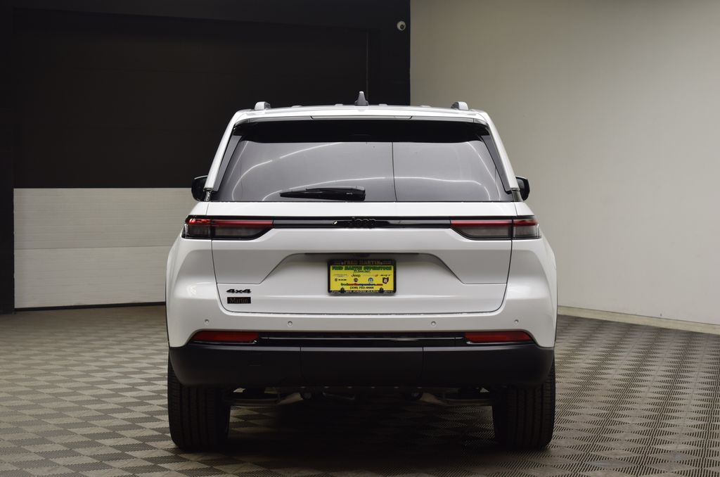 new 2025 Jeep Grand Cherokee car, priced at $44,347