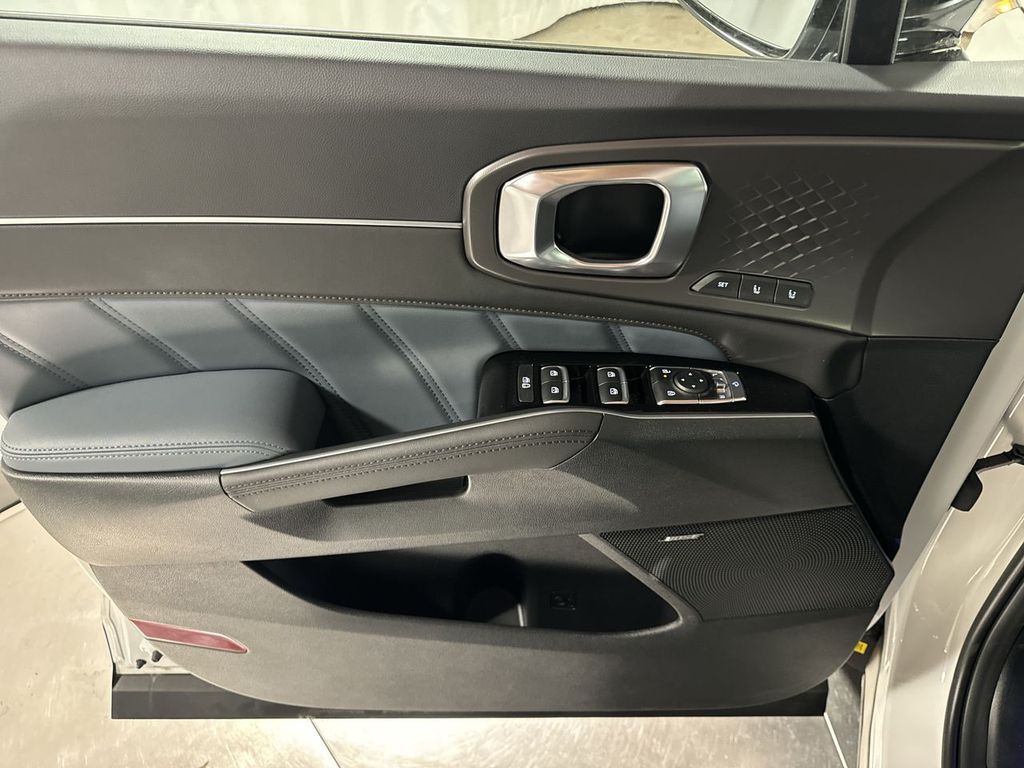 new 2025 Kia Sorento Hybrid car, priced at $48,456