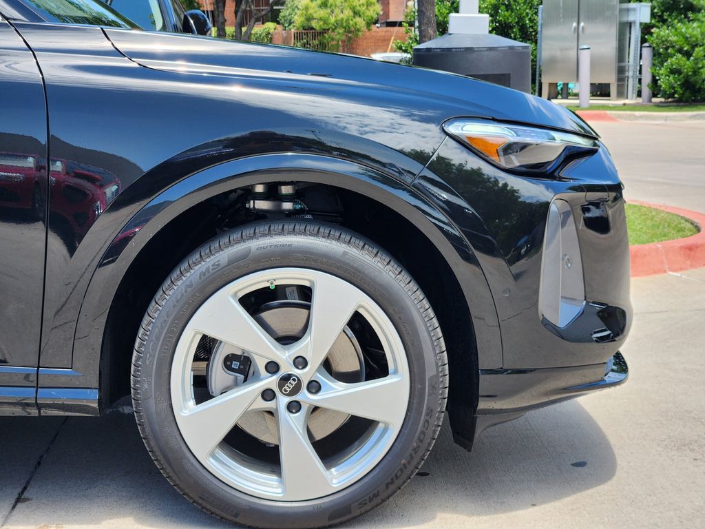 new 2025 Audi Q5 car, priced at $60,860
