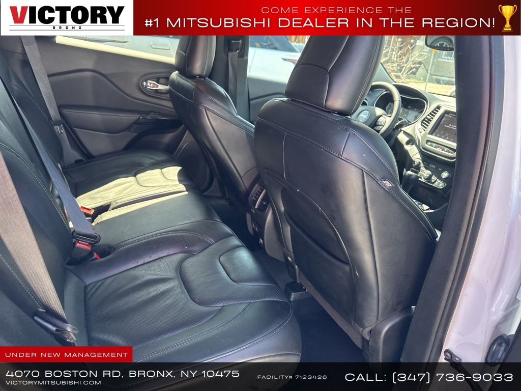 used 2023 Jeep Cherokee car, priced at $18,995