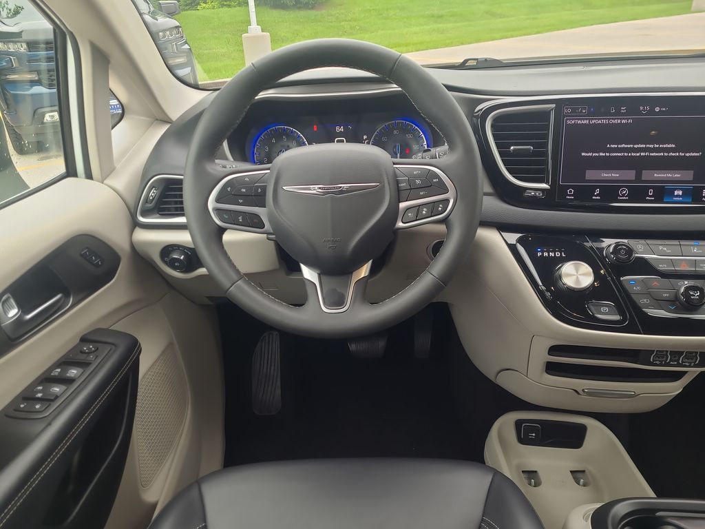 used 2023 Chrysler Pacifica car, priced at $24,987