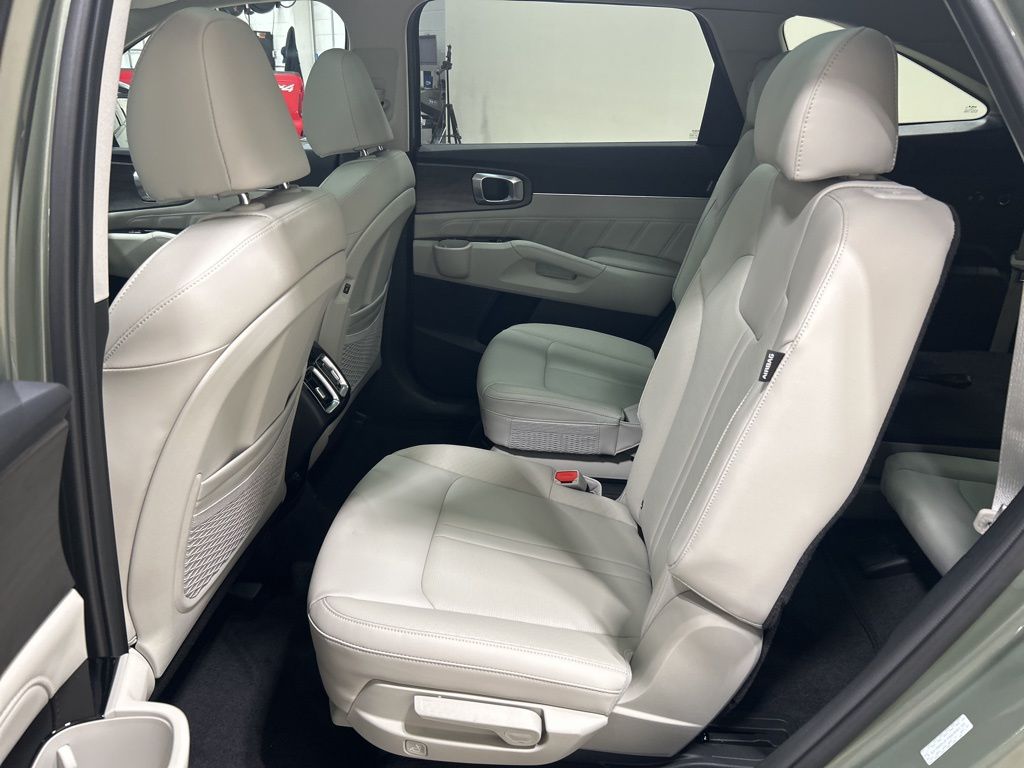 new 2025 Kia Sorento car, priced at $40,122