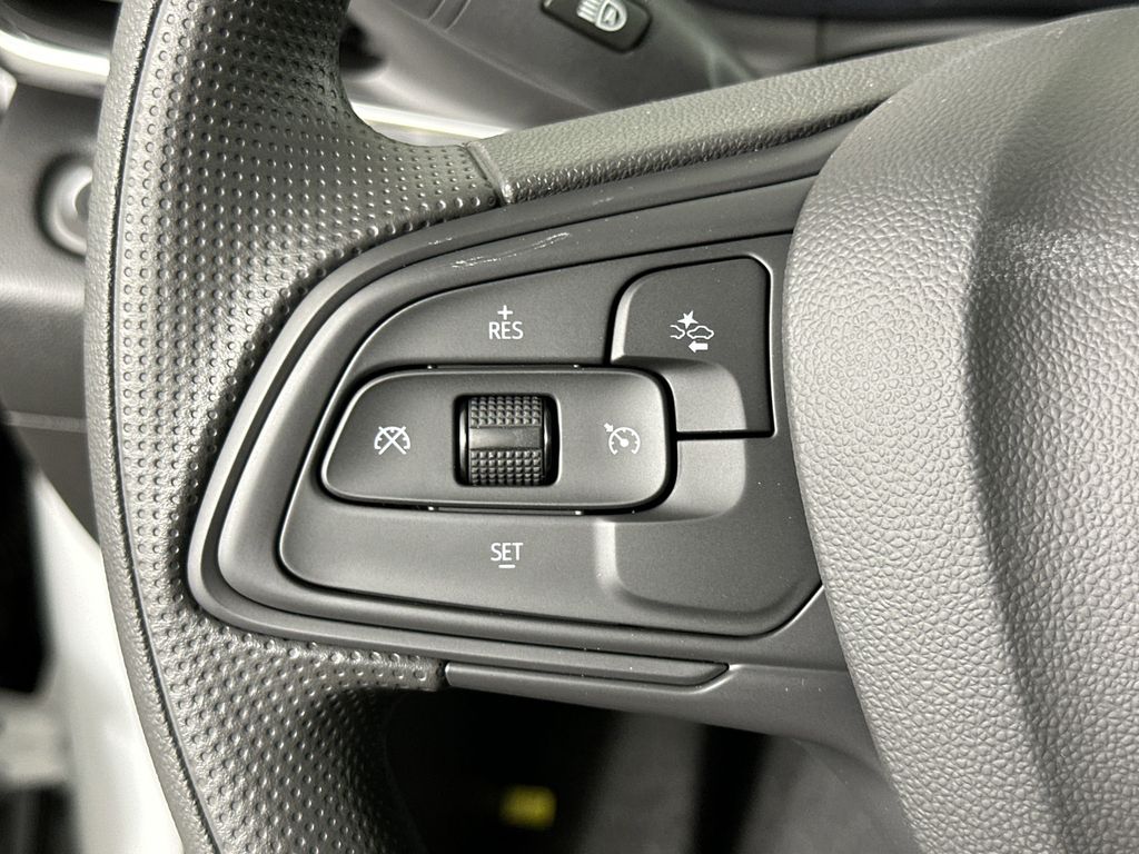 new 2025 Buick Envista car, priced at $24,695