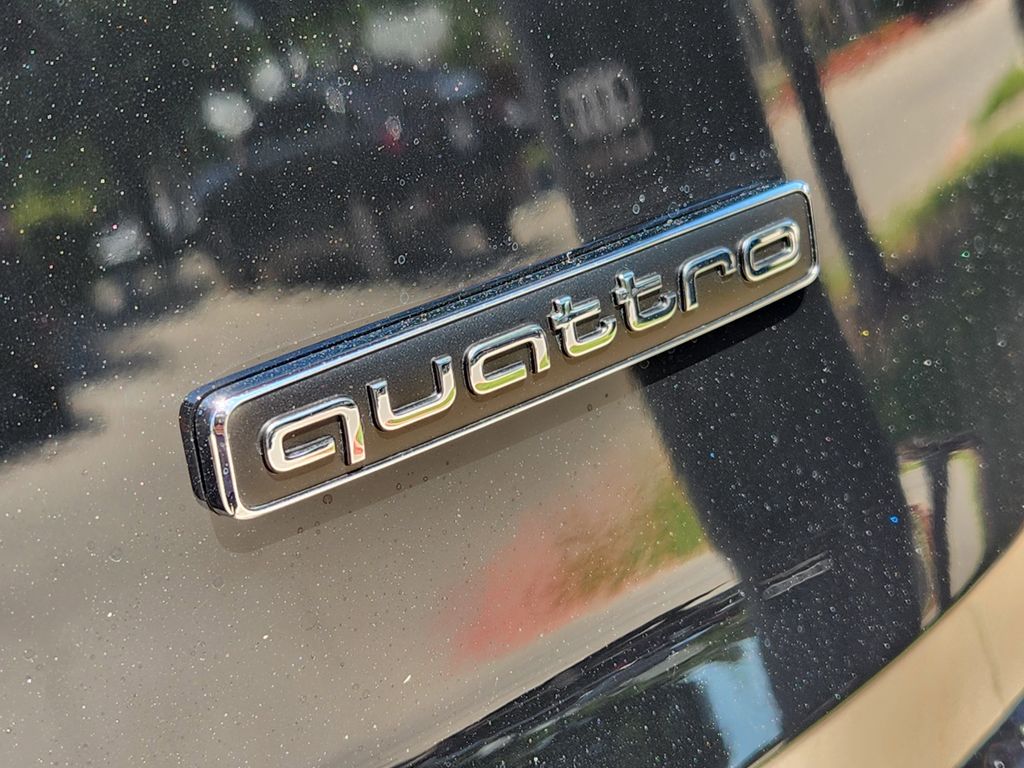 new 2025 Audi Q7 car, priced at $77,750