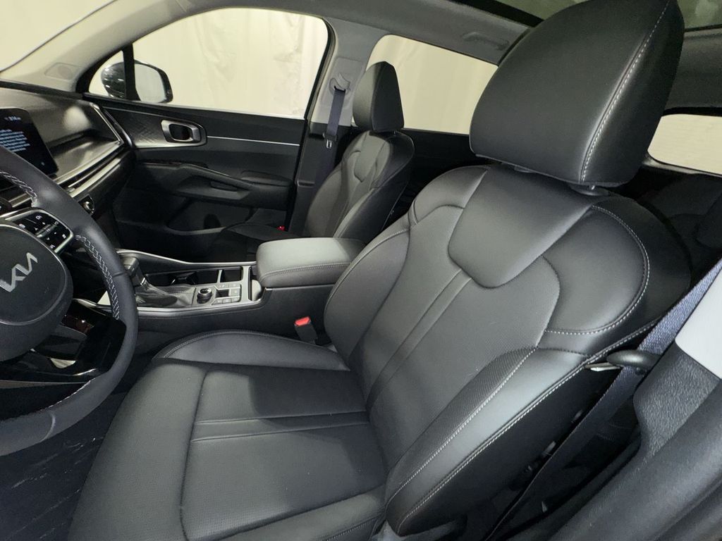 new 2025 Kia Sorento car, priced at $40,546