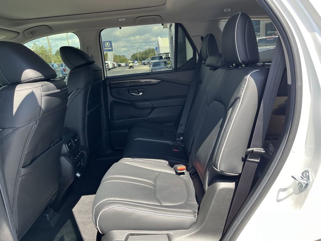 new 2025 Honda Pilot car, priced at $54,437