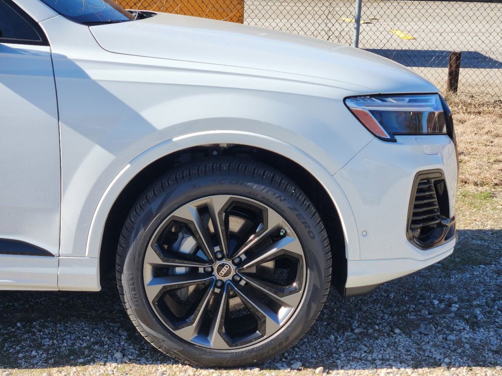 new 2025 Audi Q7 car, priced at $77,010
