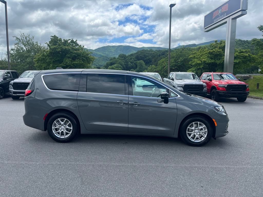 new 2025 Chrysler Pacifica car, priced at $43,527