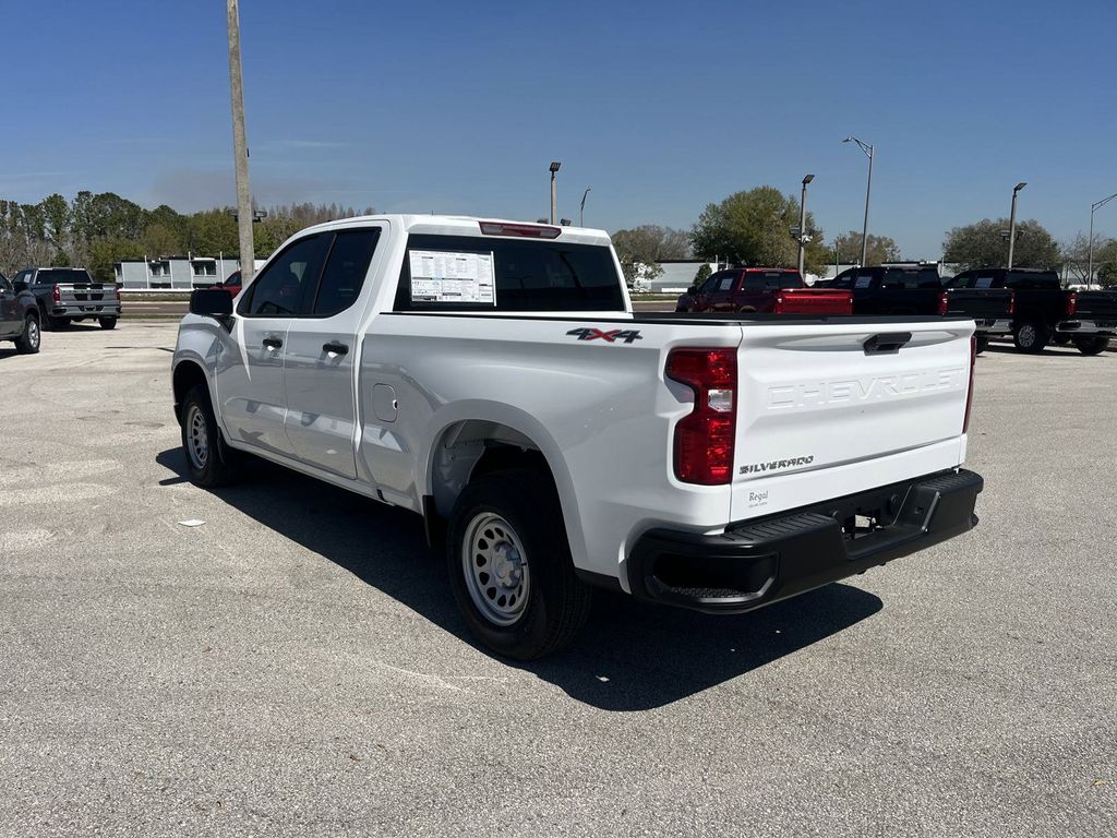 new 2025 Chevrolet Silverado 1500 car, priced at $40,528