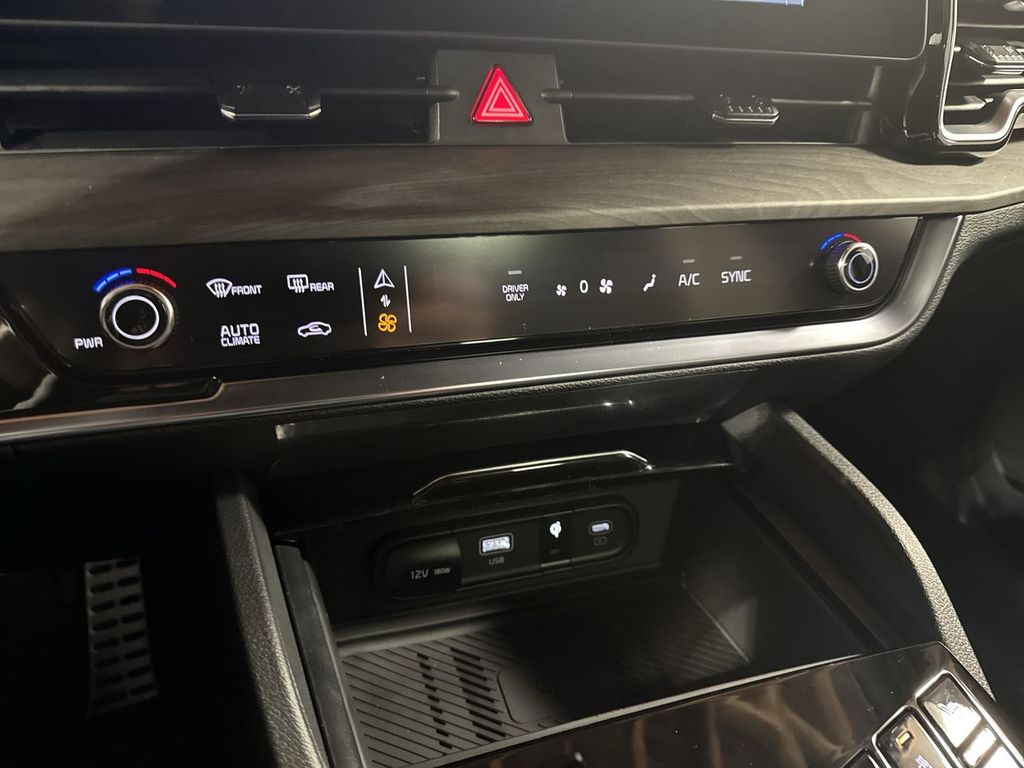 new 2025 Kia Sportage Plug-In Hybrid car, priced at $45,619