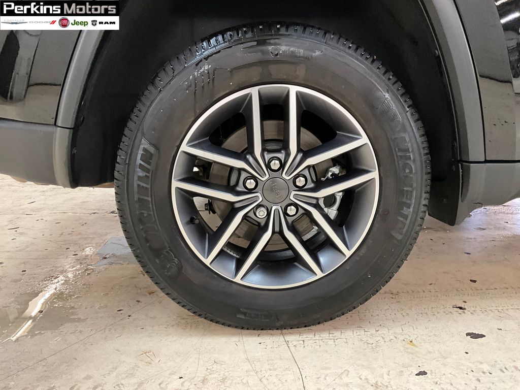 used 2021 Jeep Grand Cherokee car, priced at $33,278