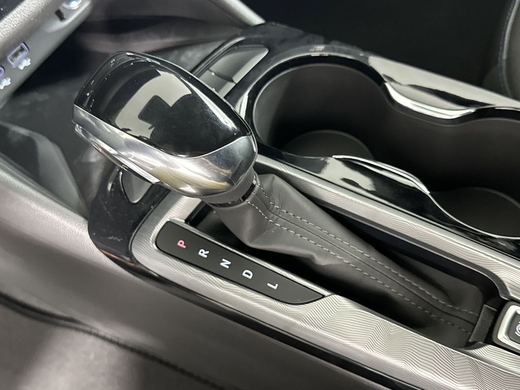new 2025 Buick Envista car, priced at $29,570