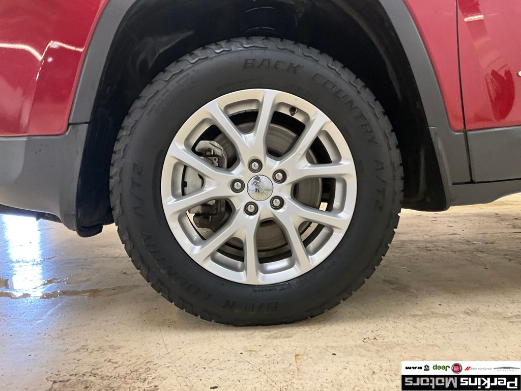 used 2014 Jeep Cherokee car, priced at $12,138