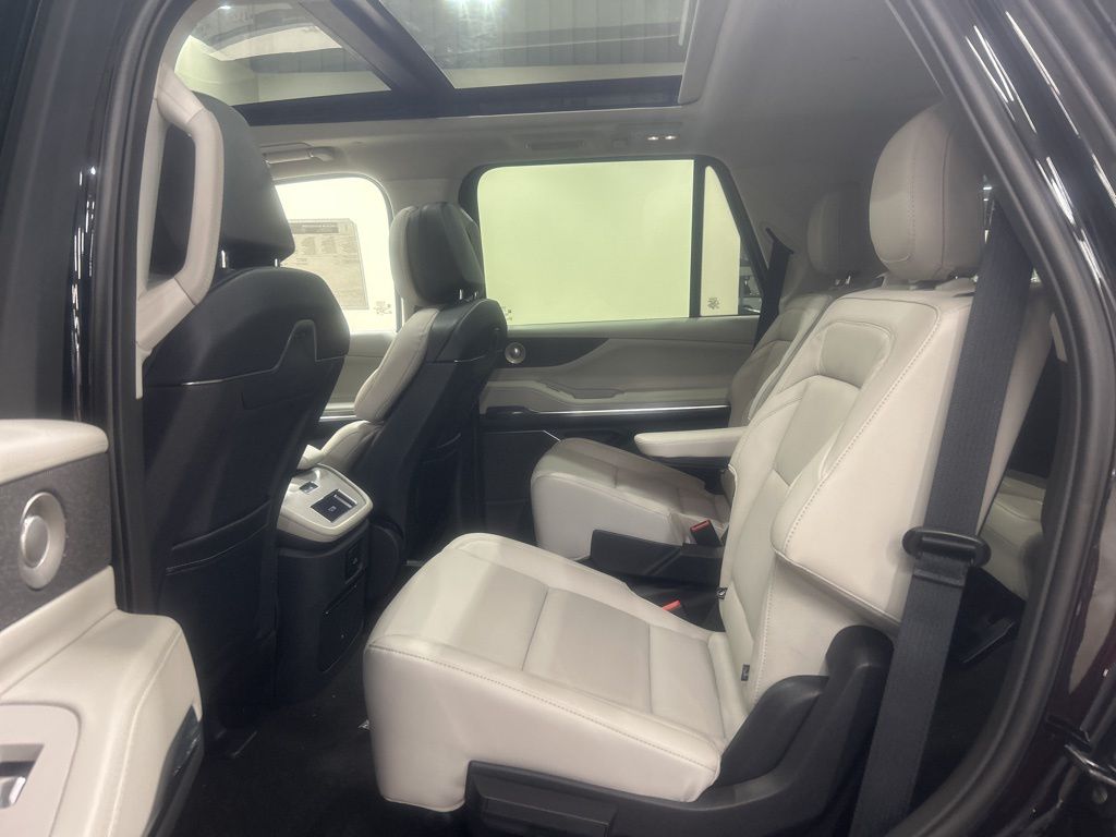 new 2025 Lincoln Navigator car, priced at $100,190