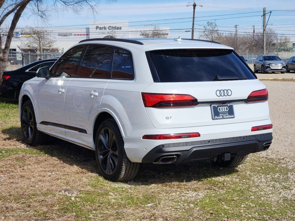 new 2025 Audi Q7 car, priced at $77,840