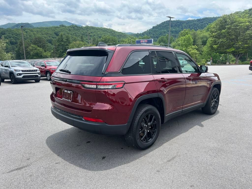 new 2025 Jeep Grand Cherokee car, priced at $38,990