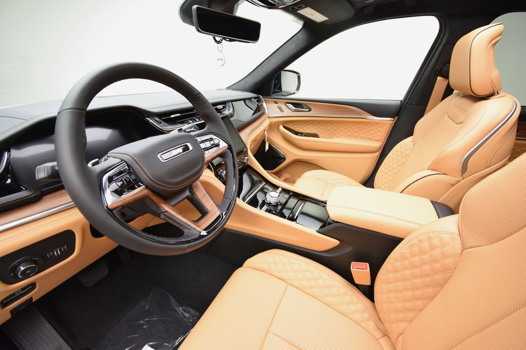 new 2025 Jeep Grand Cherokee car, priced at $68,580