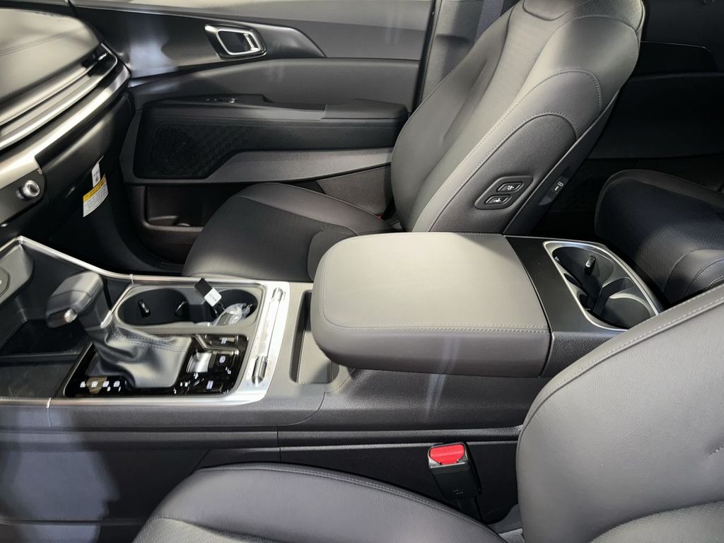 new 2025 Kia Carnival car, priced at $47,884