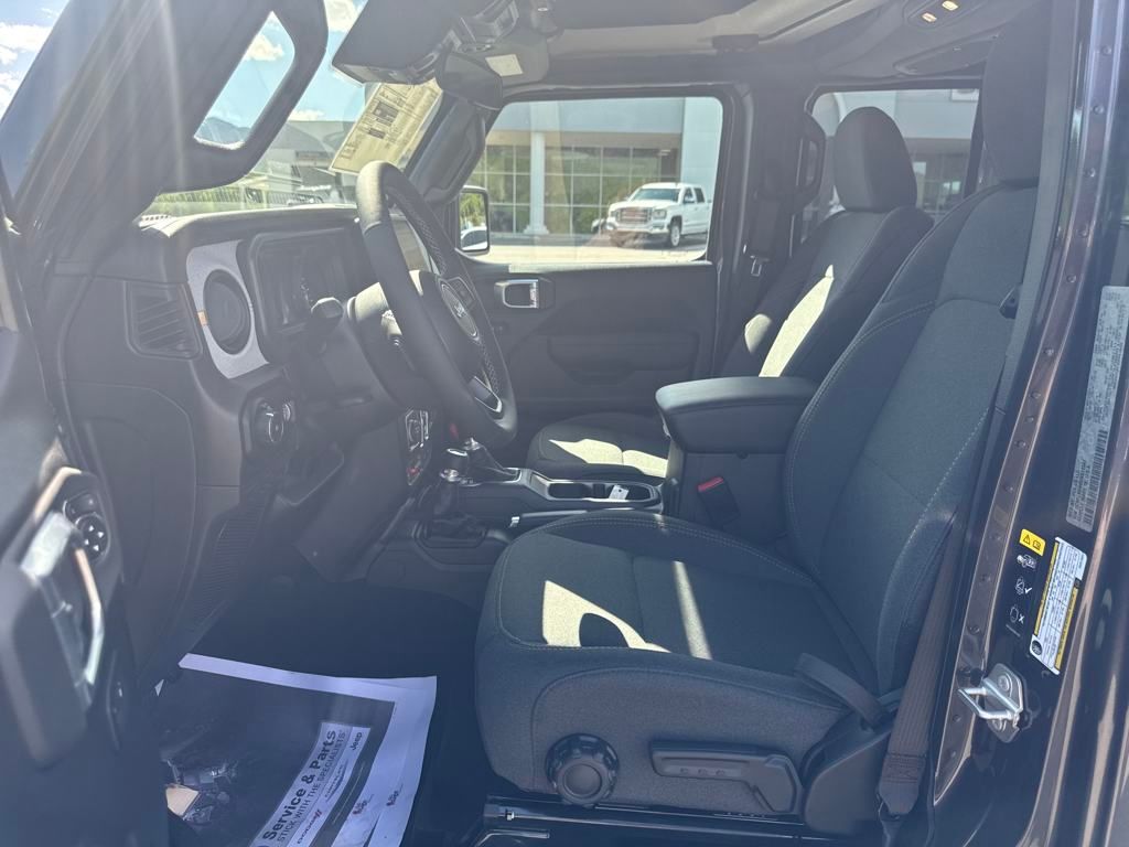 new 2025 Jeep Wrangler car, priced at $49,327
