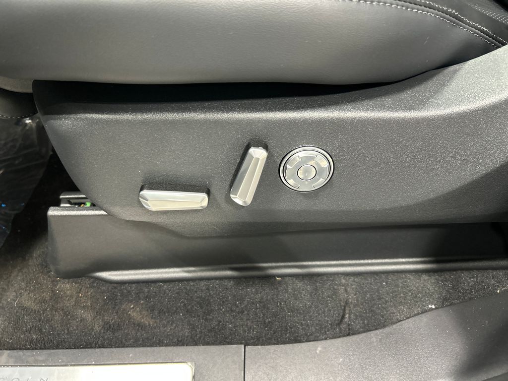 new 2025 Lincoln Navigator car, priced at $106,555