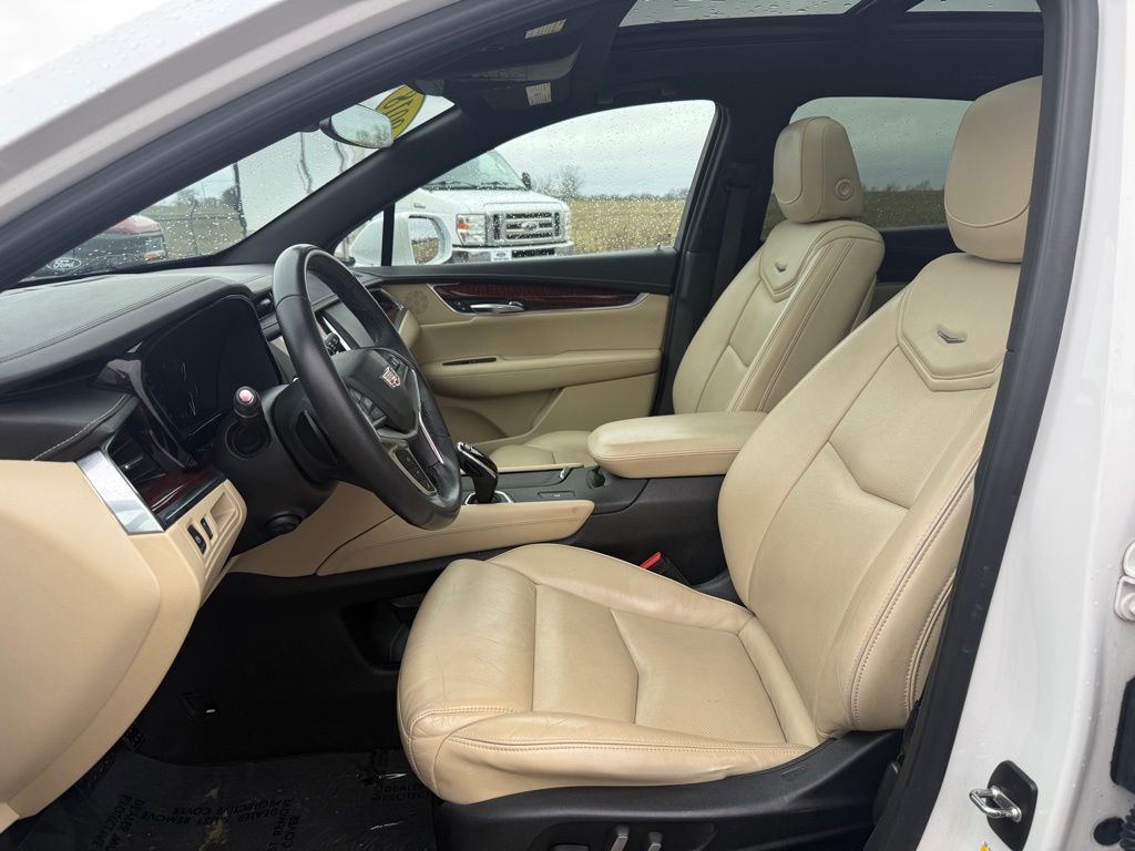 used 2018 Cadillac XT5 car, priced at $15,777