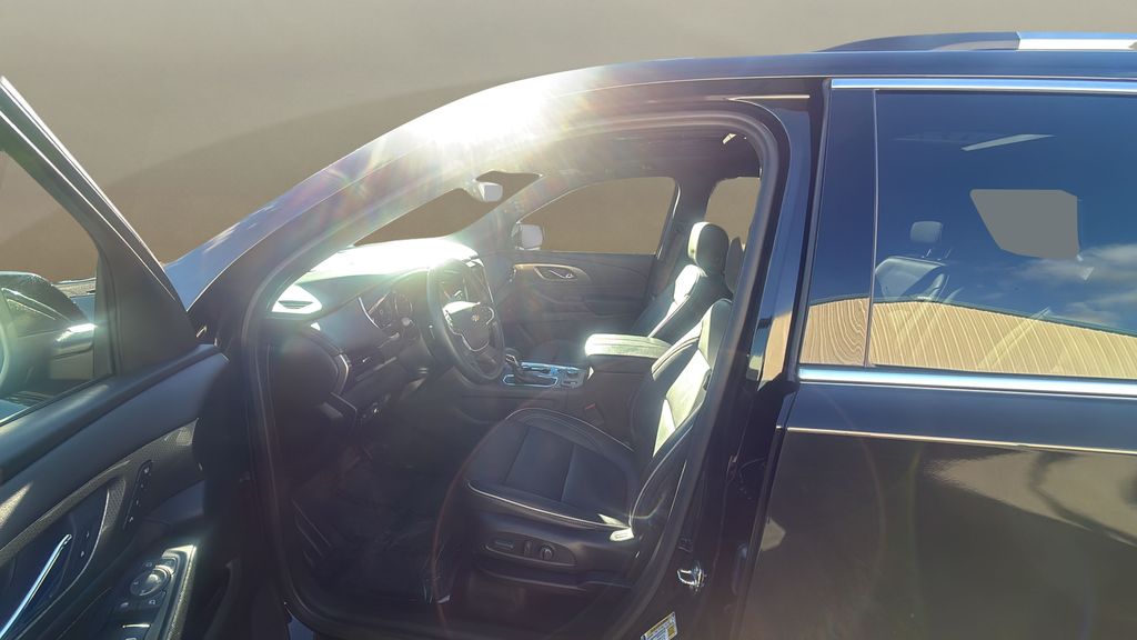 used 2023 Chevrolet Traverse car, priced at $36,800