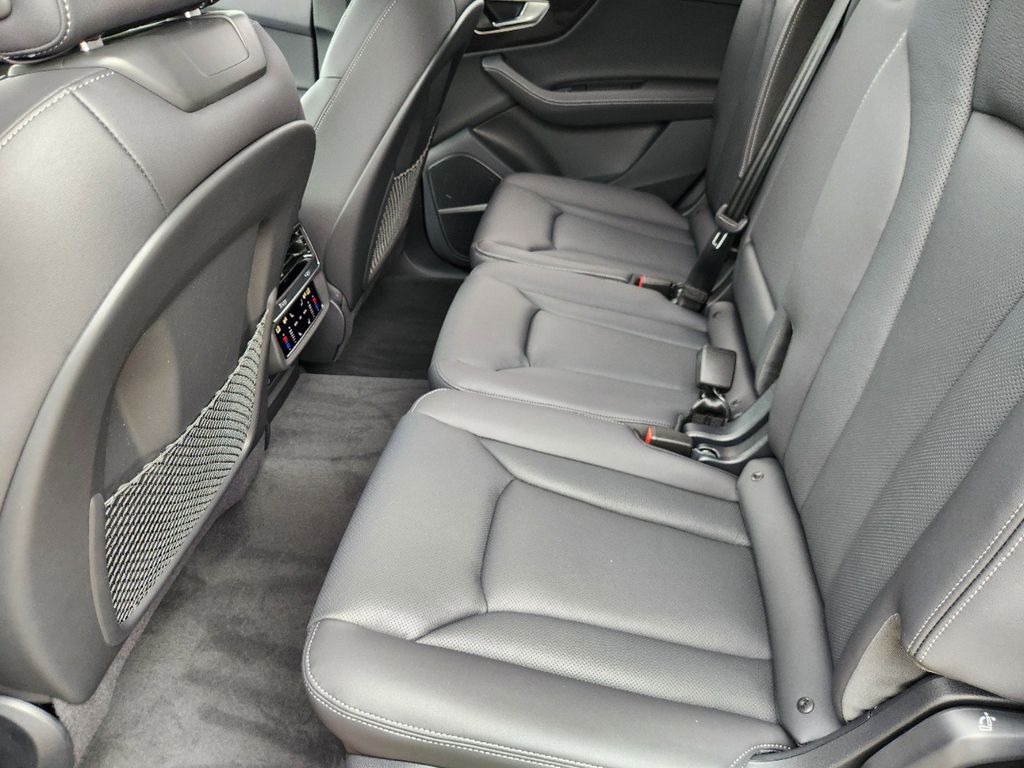 new 2025 Audi Q7 car, priced at $77,750