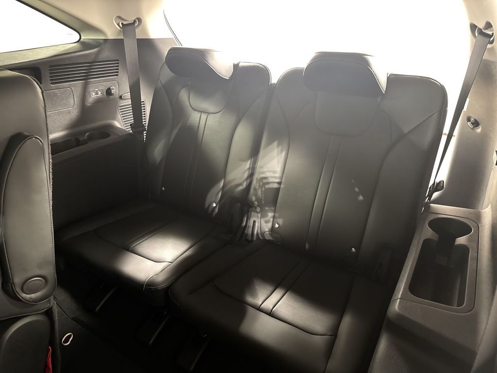 new 2025 Kia Sorento car, priced at $43,564