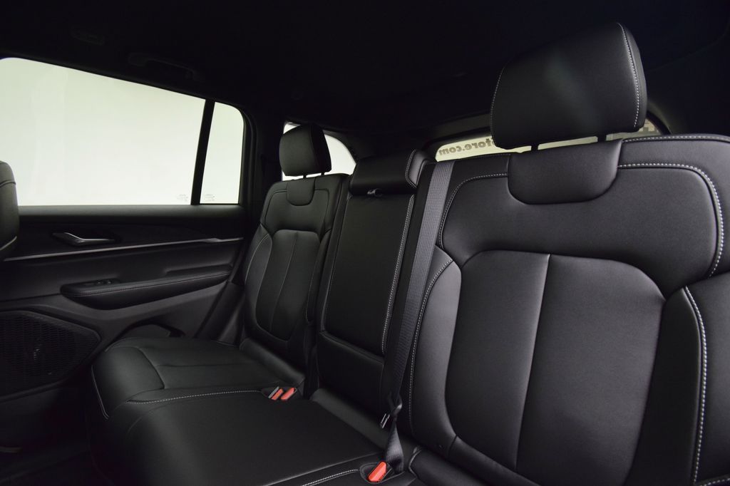new 2025 Jeep Grand Cherokee car, priced at $42,570