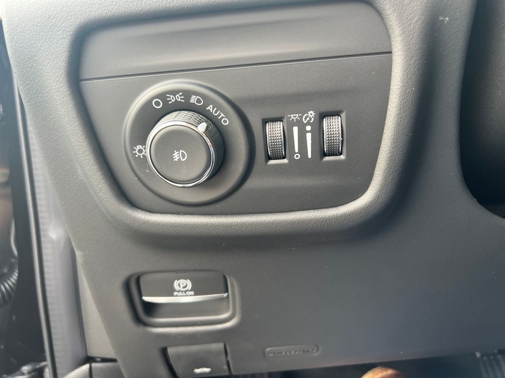 new 2025 Jeep Grand Cherokee car, priced at $64,990