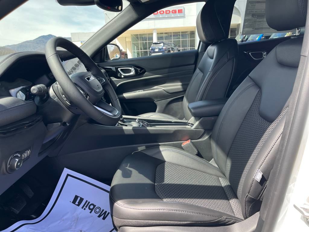new 2025 Jeep Compass car, priced at $28,990