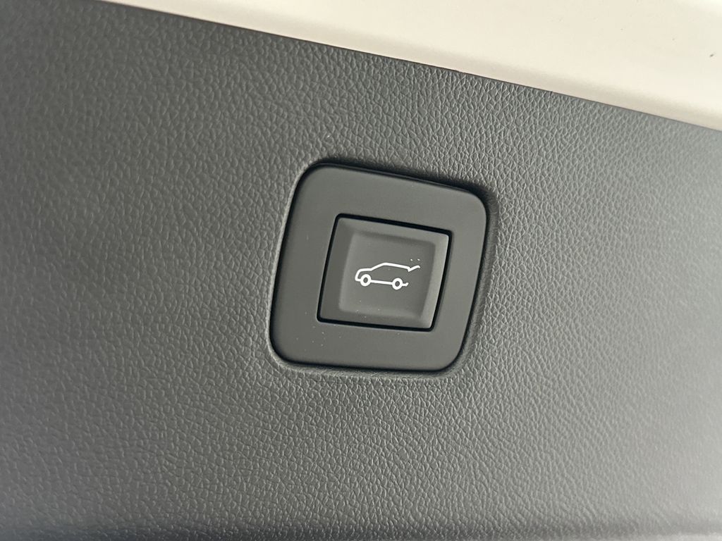 new 2025 Buick Envista car, priced at $31,585