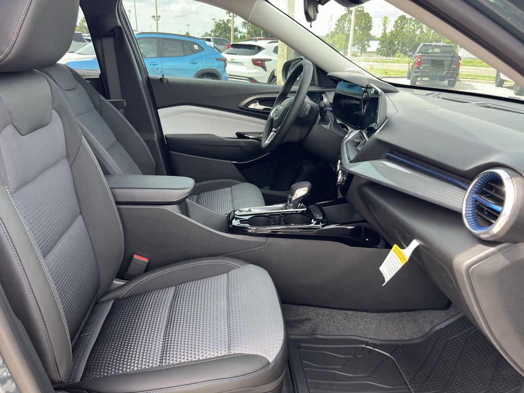new 2025 Chevrolet Trax car, priced at $24,460