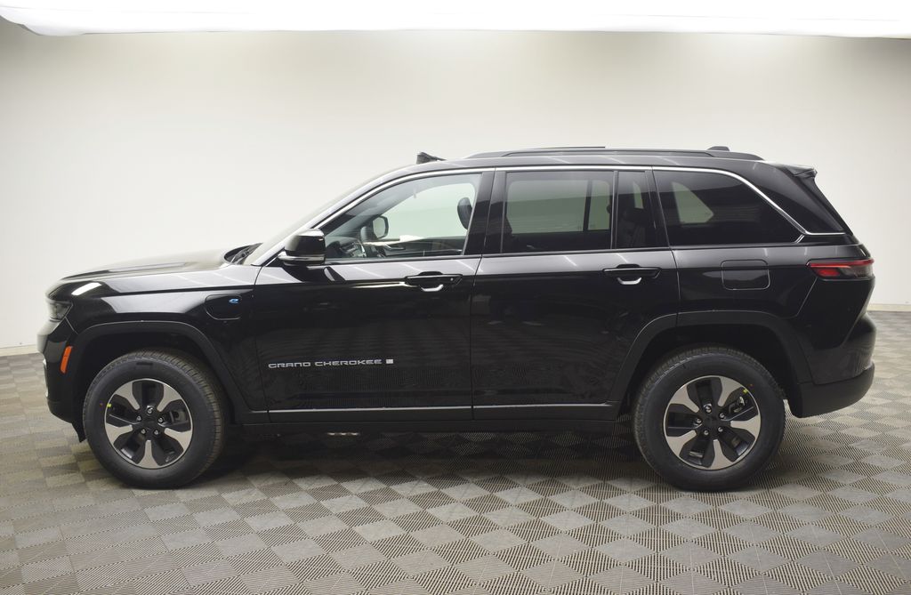 new 2025 Jeep Grand Cherokee car, priced at $52,304