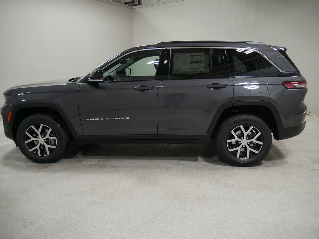 new 2024 Jeep Grand Cherokee car, priced at $44,795