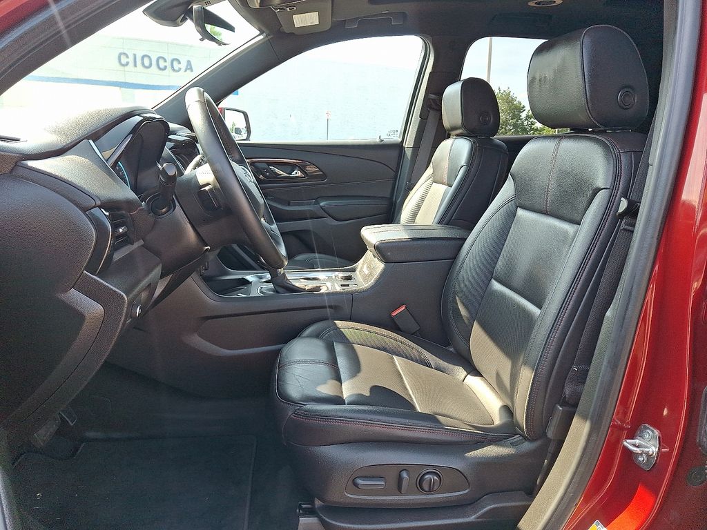 used 2022 Chevrolet Traverse car, priced at $27,895