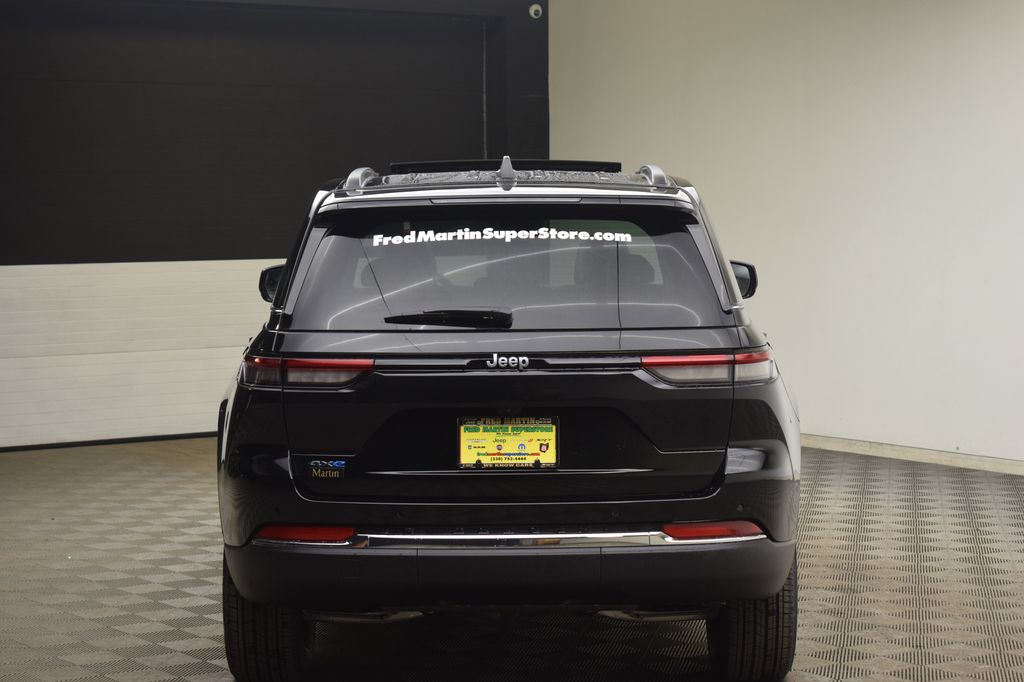 new 2025 Jeep Grand Cherokee car, priced at $52,304