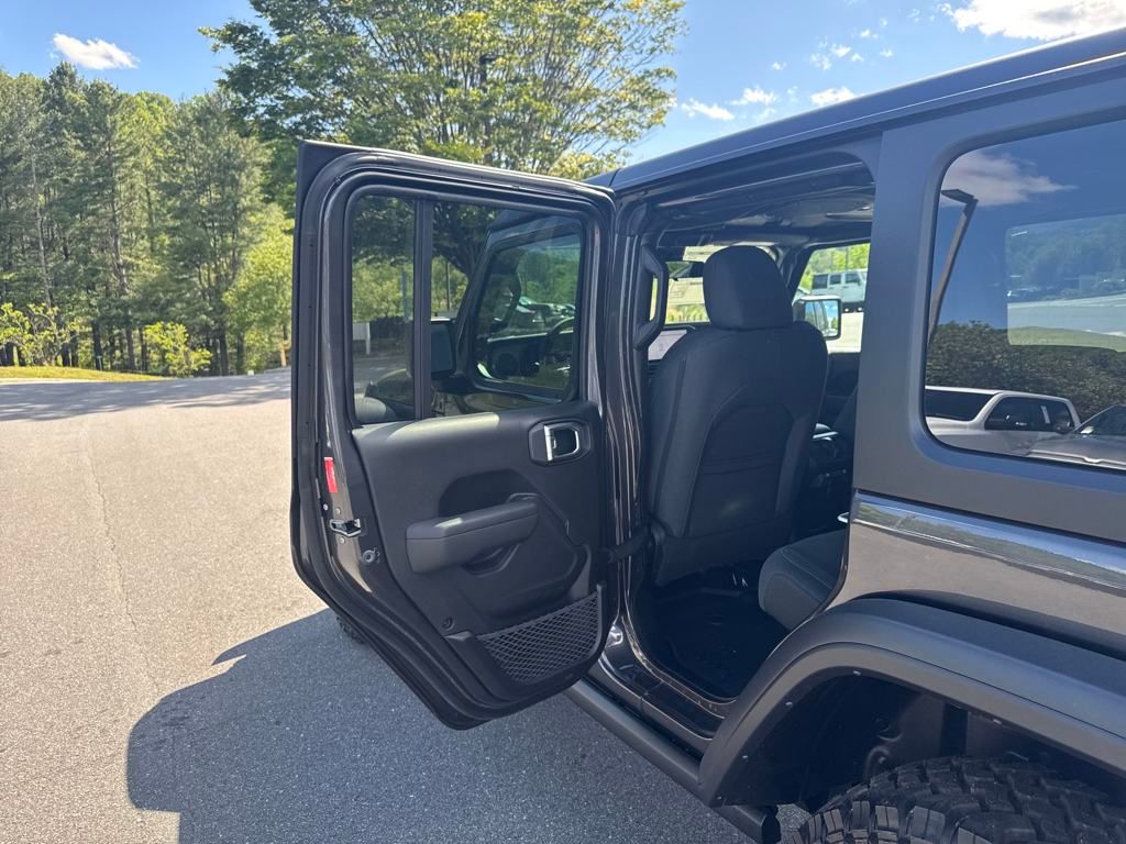 new 2025 Jeep Wrangler car, priced at $49,327