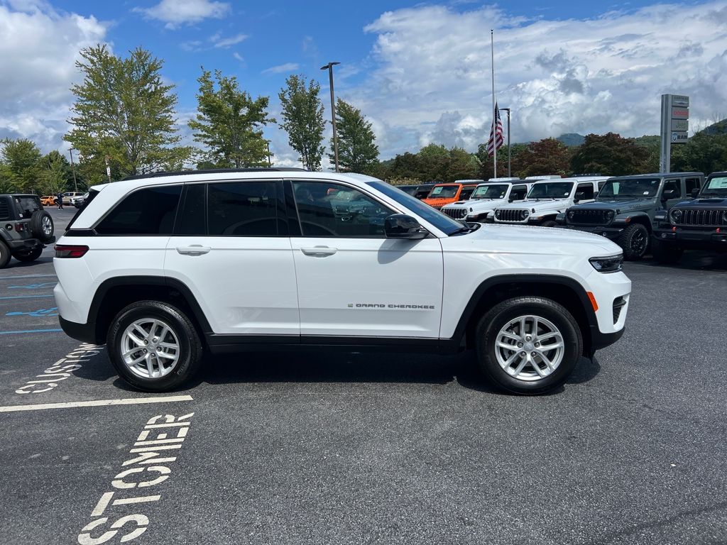 new 2025 Jeep Grand Cherokee car, priced at $38,900