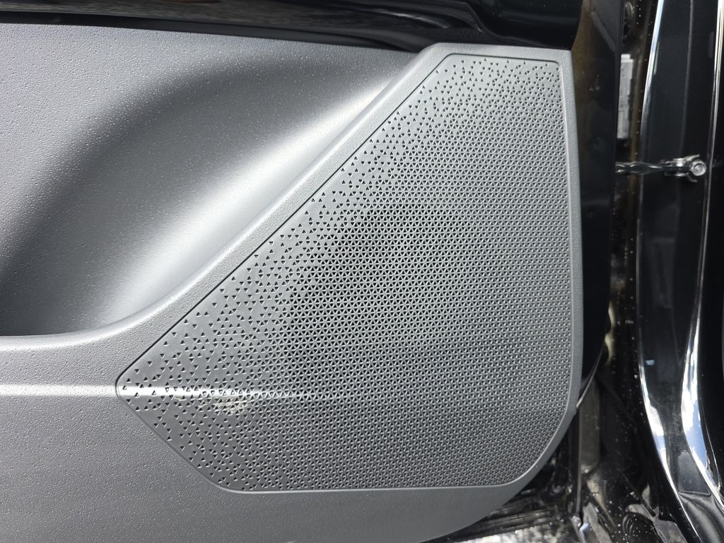 new 2025 Kia Niro car, priced at $30,220