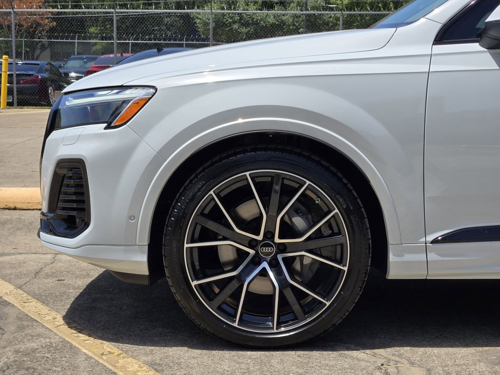 new 2025 Audi Q7 car, priced at $78,950