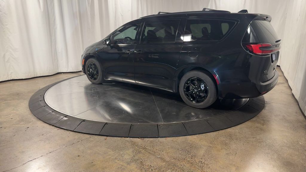used 2021 Chrysler Pacifica Hybrid car, priced at $27,482