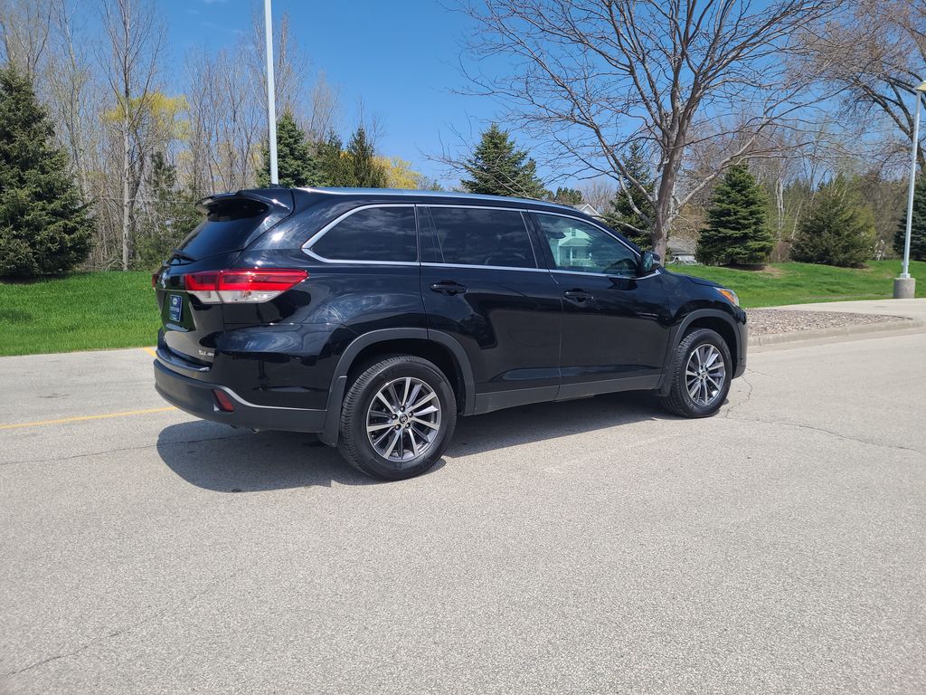 used 2019 Toyota Highlander car, priced at $29,986