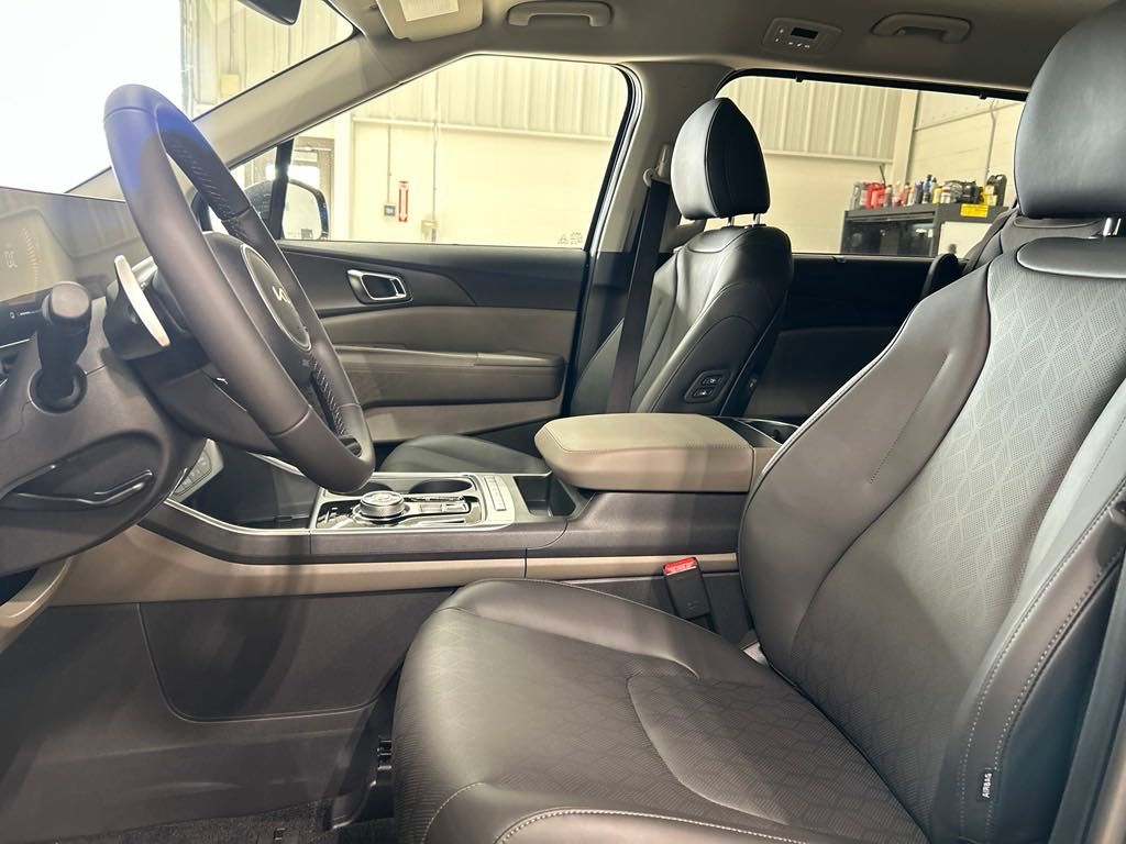 new 2025 Kia Carnival Hybrid car, priced at $43,985