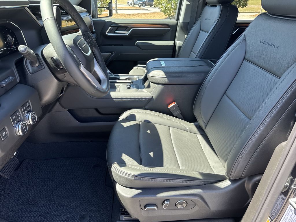 new 2025 GMC Sierra 2500HD car, priced at $87,039