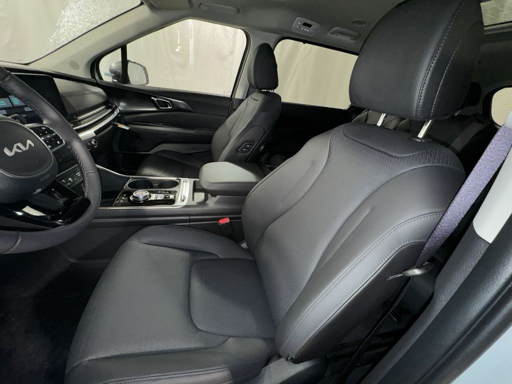 new 2025 Kia Carnival Hybrid car, priced at $50,640